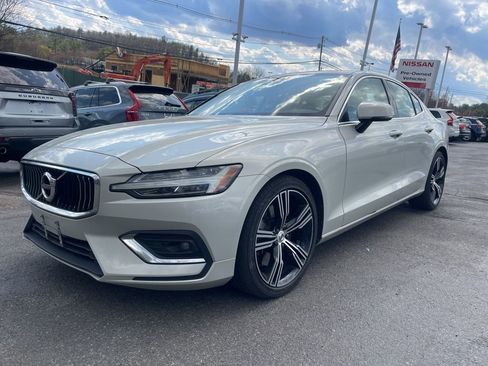 Used 2020 Volvo S60 T6 Inscription image 3