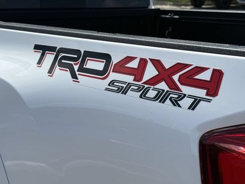 Used 2017 Toyota Tacoma TRD Sport w/ Tow Package (A/T) AWD/4WD image 8