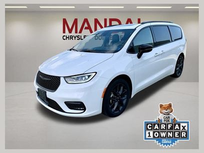 Used 2025 Chrysler Pacifica Limited