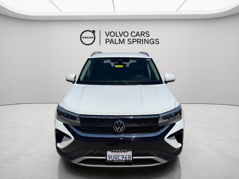 Used 2024 Volkswagen Taos SE w/ Black Wheel Package FWD image 2