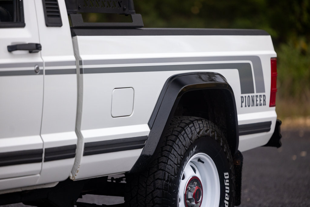 Used 1988 Jeep Comanche Pioneer AWD/4WD image 38