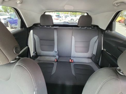 Used 2021 Chevrolet TrailBlazer LT w/ Convenience Package FWD image 5