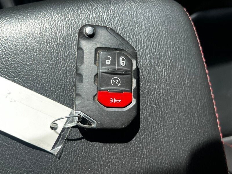 Used 2021 Jeep Gladiator Rubicon AWD/4WD image 36