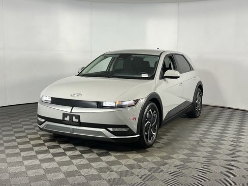 Used 2024 Hyundai Ioniq 5 SE image 3