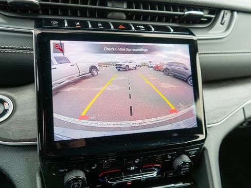 New 2025 Jeep Grand Cherokee Limited image 24