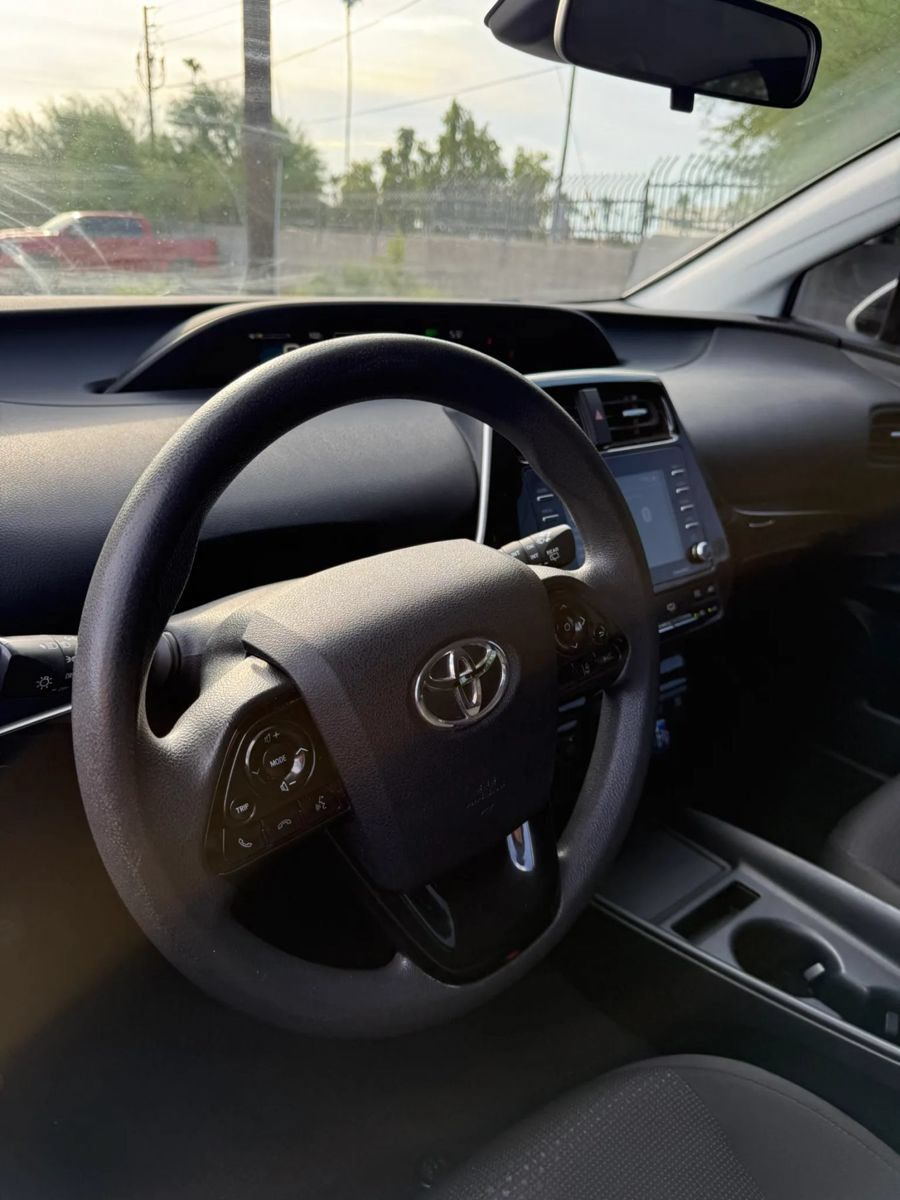 Used 2021 Toyota Prius LE FWD image 7