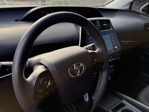 Used 2021 Toyota Prius LE FWD image 7