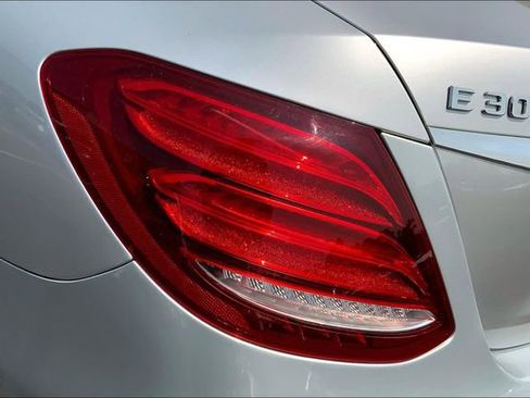 Used 2019 Mercedes-Benz E 300 4MATIC image 25