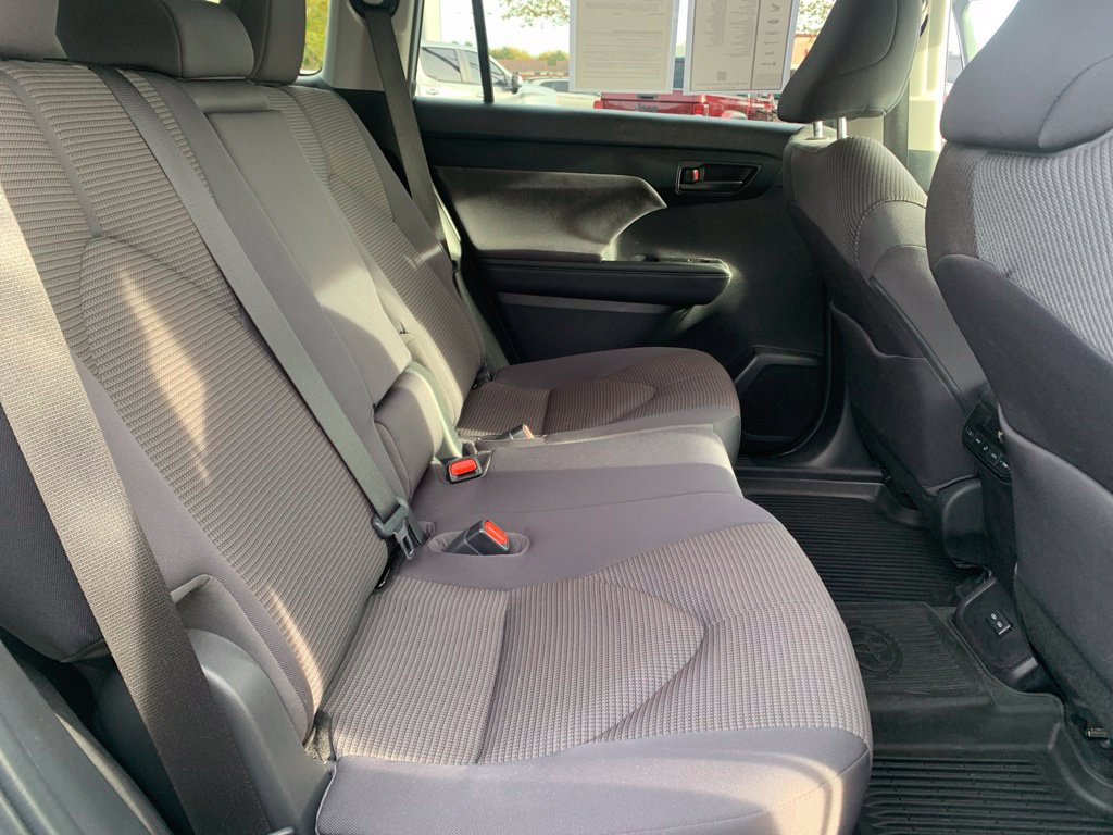 Used 2023 Toyota Highlander LE FWD image 26