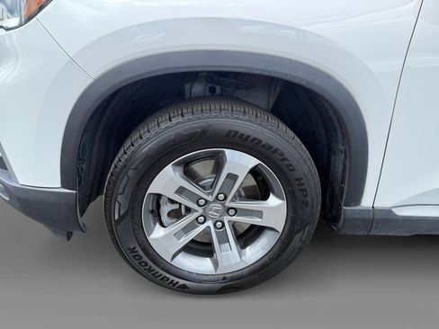 Certified 2025 Honda Pilot EX-L image 9