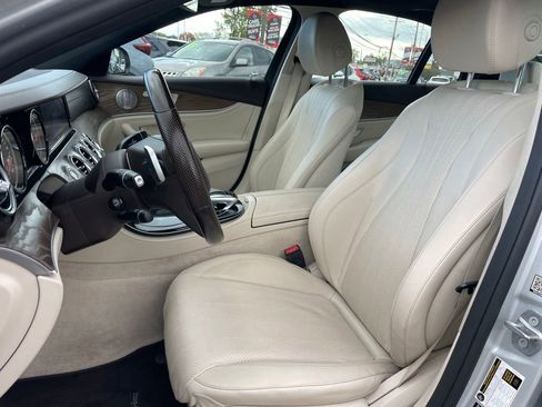 Used 2017 Mercedes-Benz E 300 4MATIC image 6