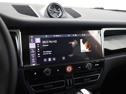 New 2026 Porsche Macan image 32