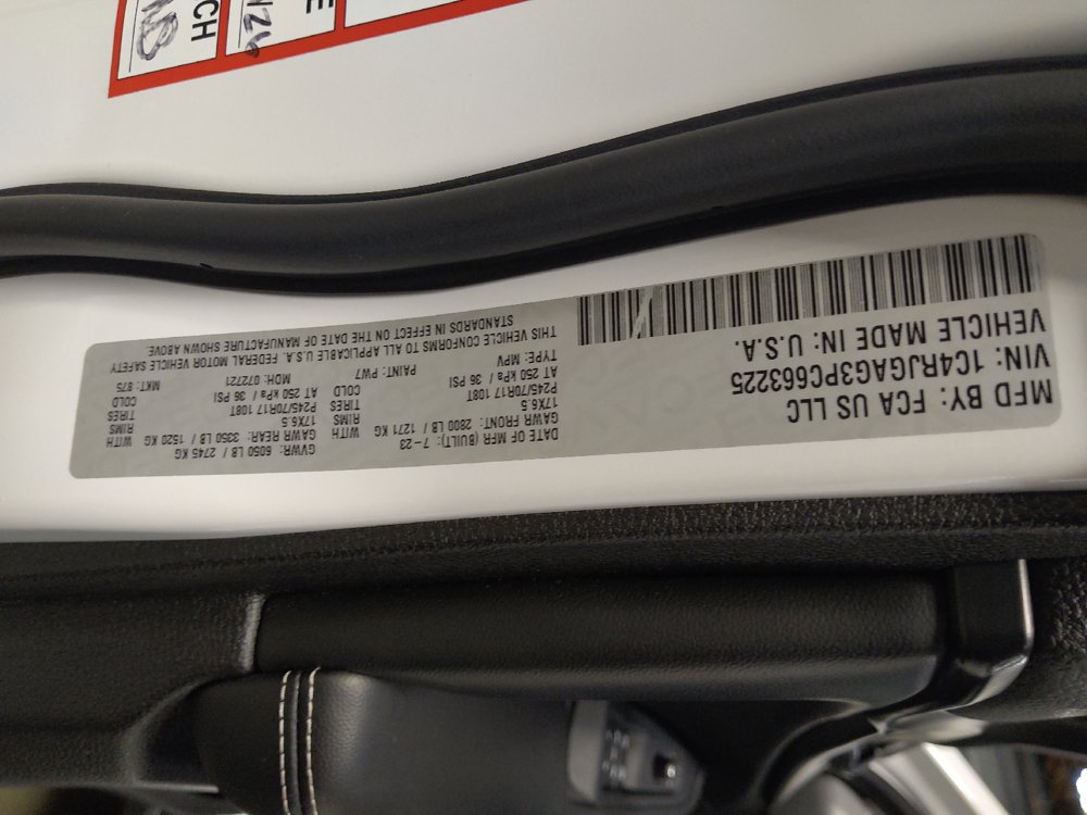 Used 2023 Jeep Grand Cherokee Laredo RWD image 33