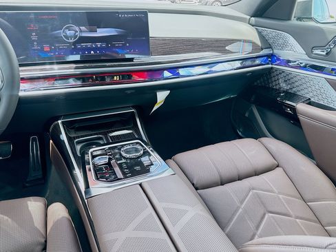 New 2025 BMW 750e xDrive w/ Executive Package image 18