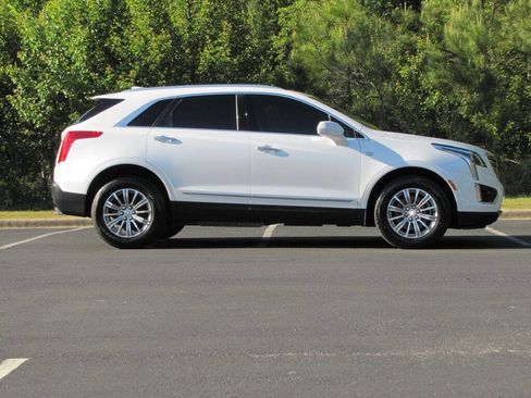 Used 2017 Cadillac XT5 Luxury image 4
