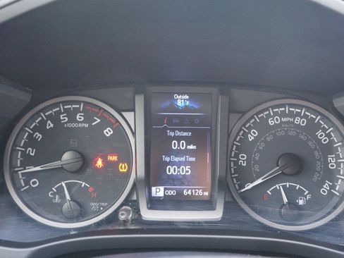 Used 2020 Toyota Tacoma TRD Sport w/ Technology Package AWD/4WD image 18