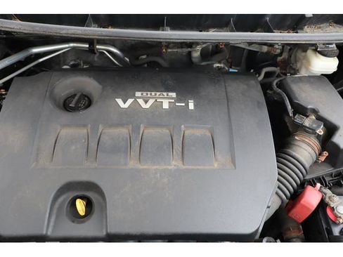 Used 2010 Pontiac Vibe w/ Sun And Sound Package image 16