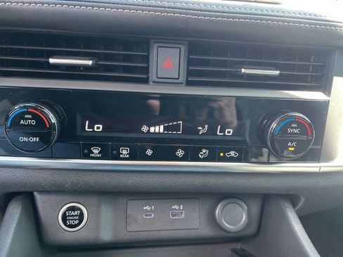 Used 2023 Nissan Rogue SV image 20