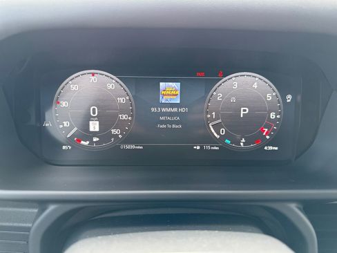 Used 2025 Land Rover Defender 130 X-Dynamic SE image 19