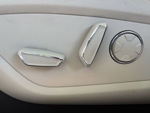 Used 2018 Lincoln MKC Select w/ Select Plus Package image 35