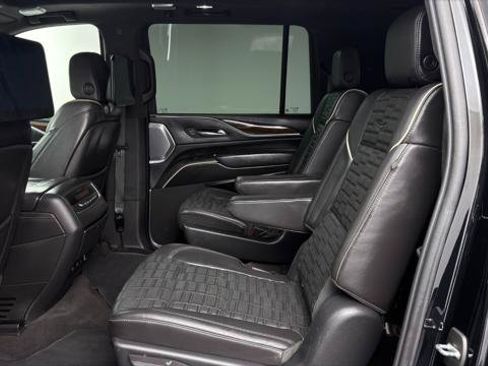 Used 2022 Cadillac Escalade ESV Sport Platinum w/ LPO, ONYX Package AWD/4WD image 18