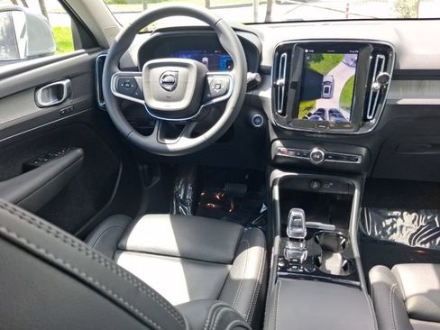 Used 2025 Volvo XC40 B5 Plus AWD/4WD image 10