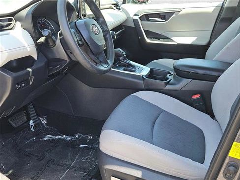 Used 2020 Toyota RAV4 XLE w/ Carpet Mat Package FWD image 21