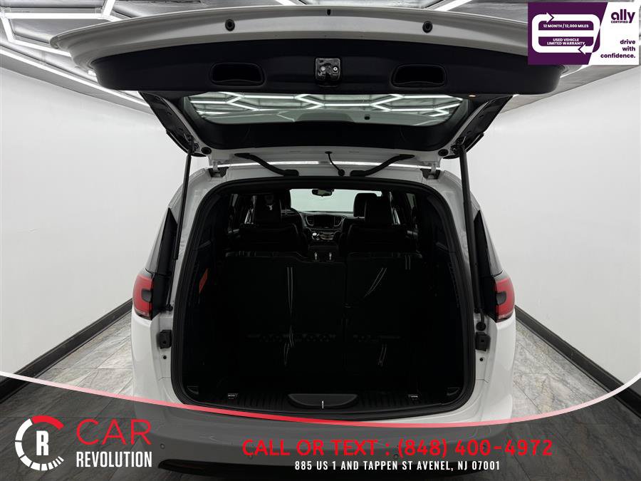 Used 2024 Chrysler Pacifica Limited FWD image 6