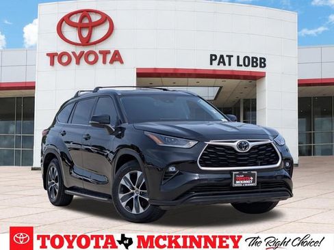 Used 2021 Toyota Highlander XLE FWD image 1