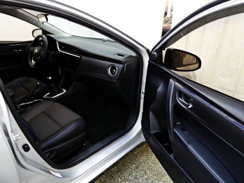 Used 2018 Toyota Corolla SE FWD image 11