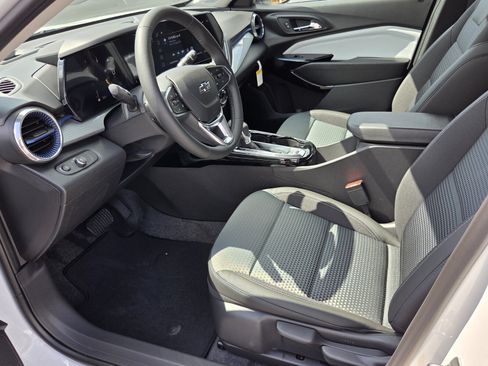 New 2026 Chevrolet Trax LT w/ Driver Confidence Package FWD image 5