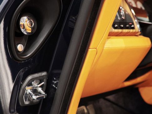 Used 2017 Rolls-Royce Dawn image 25