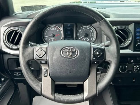 Used 2017 Toyota Tacoma TRD Sport w/ Tow Package (A/T) AWD/4WD image 42