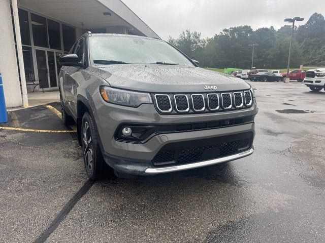 Used 2023 Jeep Compass Limited AWD/4WD image 7