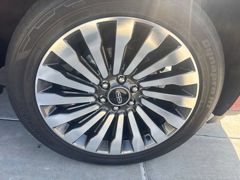 Used 2018 Lincoln Navigator Reserve w/ Technology Package AWD/4WD image 6