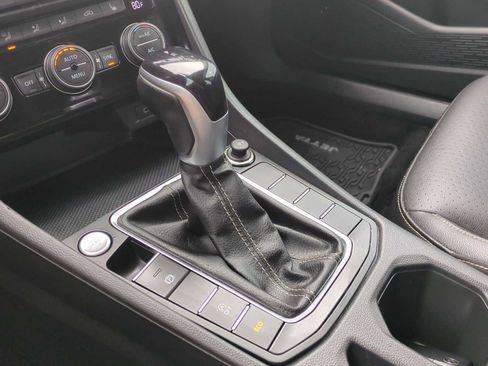 Used 2022 Volkswagen Jetta SE image 15