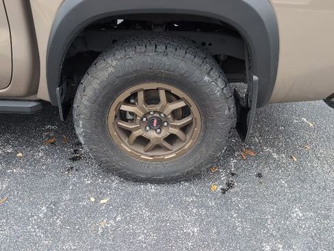 Used 2023 Nissan Frontier PRO-4X w/ Technology Package image 6