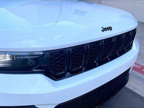 Used 2024 Jeep Grand Cherokee Altitude image 28