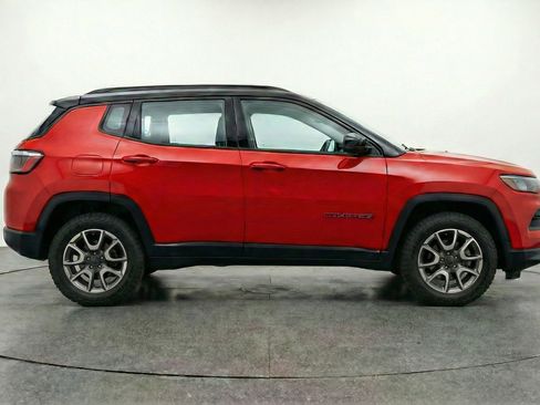 Used 2025 Jeep Compass Trailhawk AWD/4WD image 11