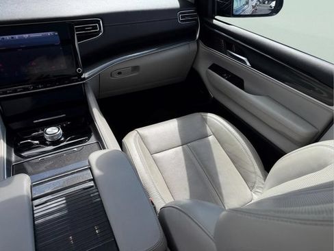 Used 2023 Jeep Wagoneer 4WD w/ Premium Group I image 12