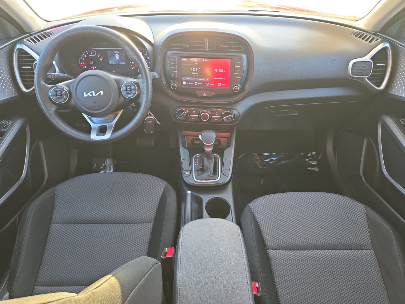 Used 2022 Kia Soul LX w/ Technology Package FWD image 12