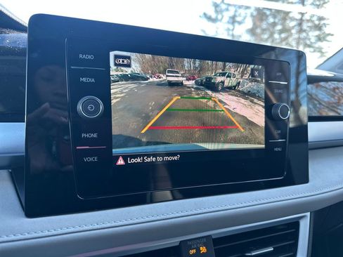 New 2026 Volkswagen Taos SE image 10