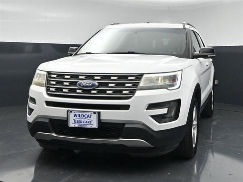 Used 2016 Ford Explorer XLT AWD/4WD image 2