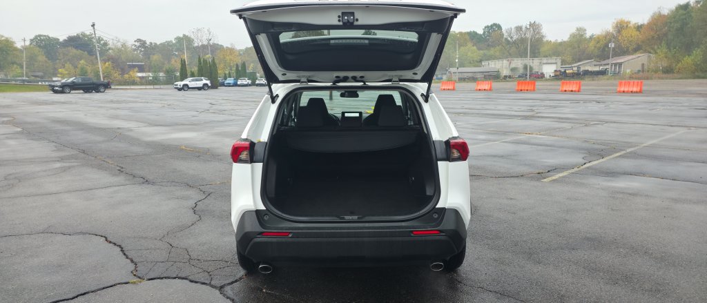Used 2025 Toyota RAV4 XLE AWD/4WD image 11