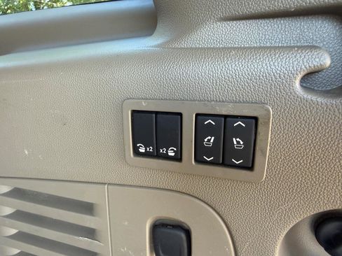 Used 2015 Chevrolet Suburban LT w/ Luxury Package AWD/4WD image 34