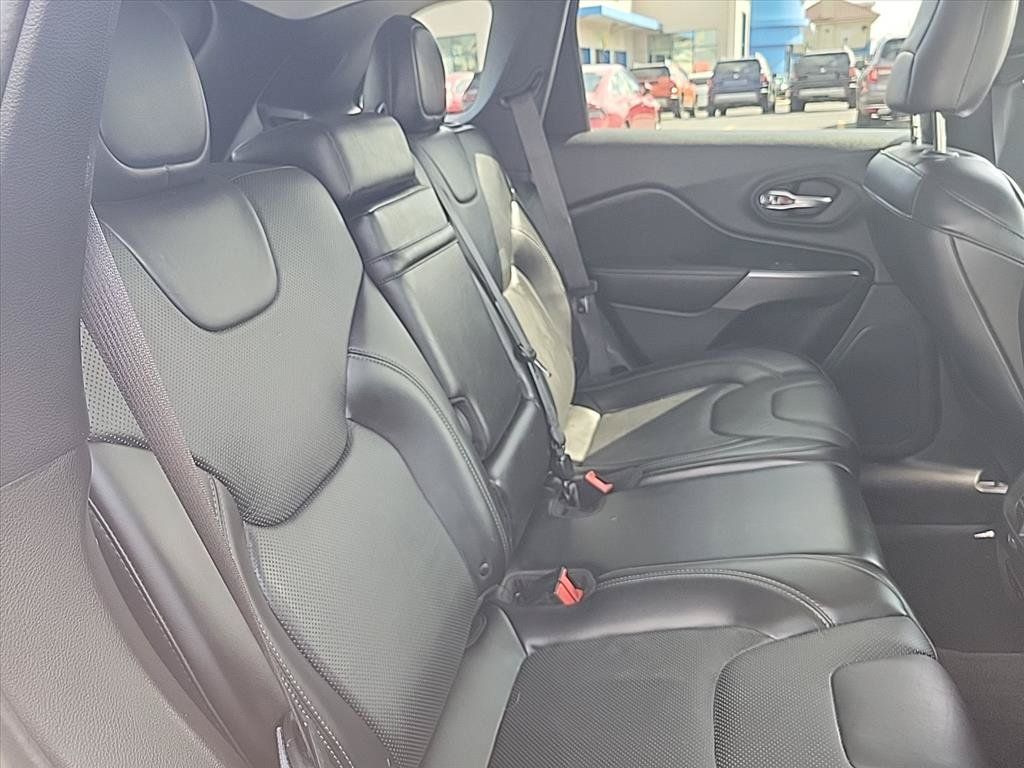 Used 2019 Jeep Cherokee Limited AWD/4WD image 24