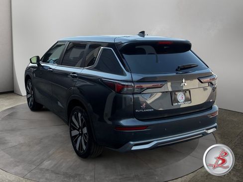 Used 2025 Mitsubishi Outlander SE AWD/4WD image 5