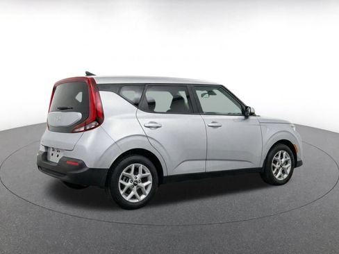 Used 2025 Kia Soul LX w/ LX Technology Package FWD image 8