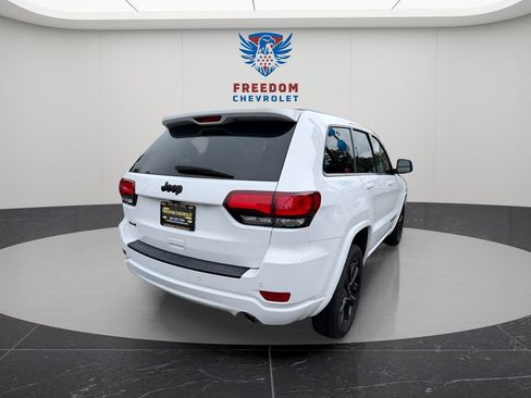 Used 2018 Jeep Grand Cherokee Altitude AWD/4WD image 6