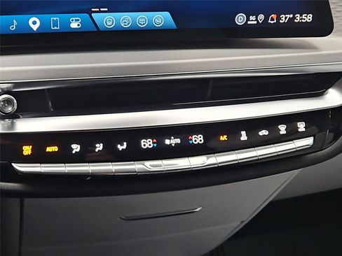 New 2026 Cadillac Lyriq Sport w/ LPO, Floor Liner Package AWD/4WD image 20